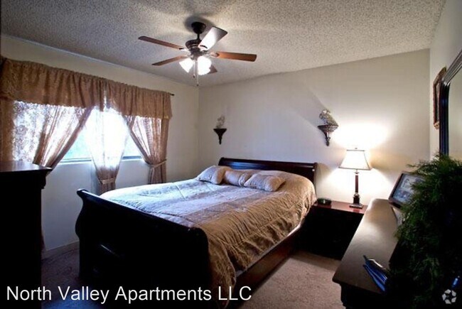 Building Photo - 1015-1070 Meadow Ln