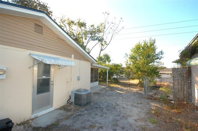 Building Photo - 7814 Topay Ln