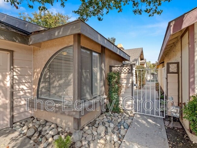 Building Photo - 1730 E Babcock Ave