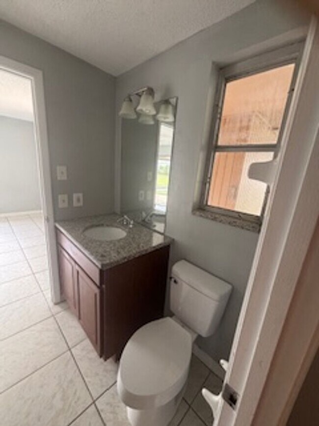 Building Photo - Large  3 bedroom, 2 bath pool home.