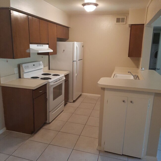 Building Photo - 5978 E 33rd Ct