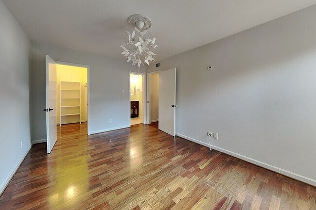 Building Photo - 505 Westcott St