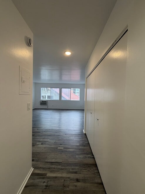 Building Photo - 1825 N Gramercy Pl