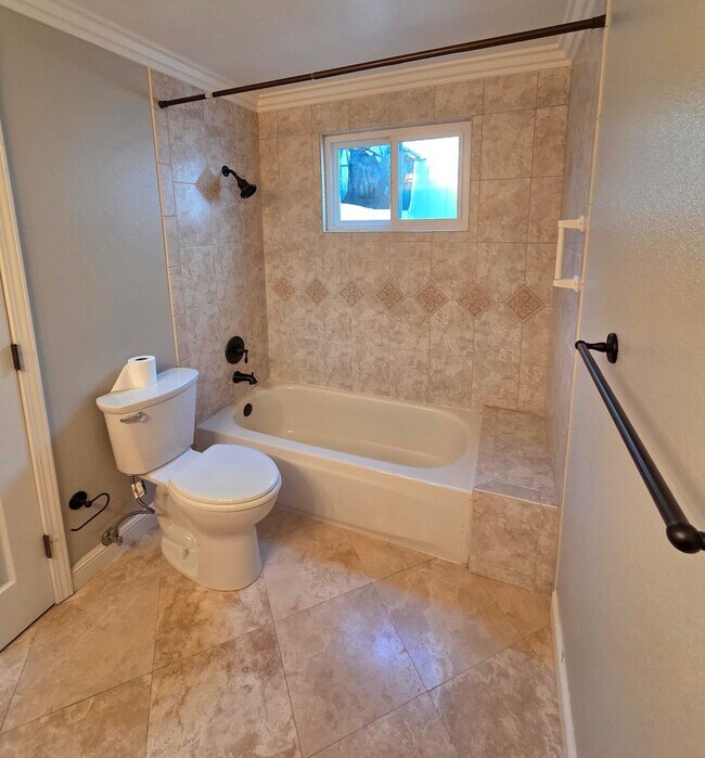Building Photo - Spacious 3 bedroom 2 bath townhome for rent in Crow Canyon Country Club