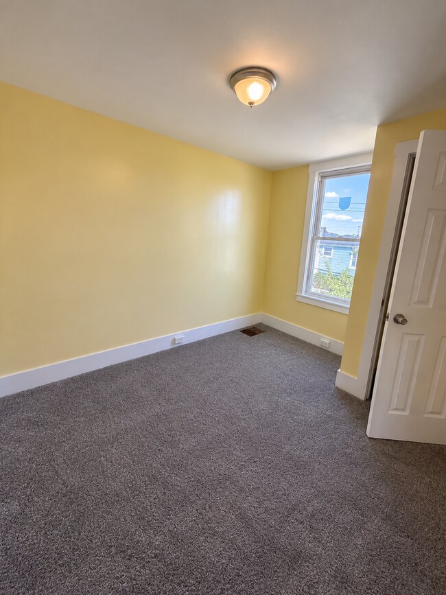 Building Photo - 3326 Lyndale Ave