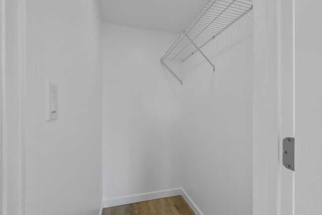 Building Photo - 105 S Poppleton St