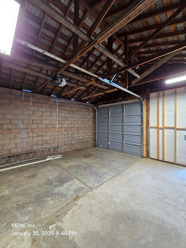 Building Photo - Newly remodeled 2 bedroom 1 bath on acreag...