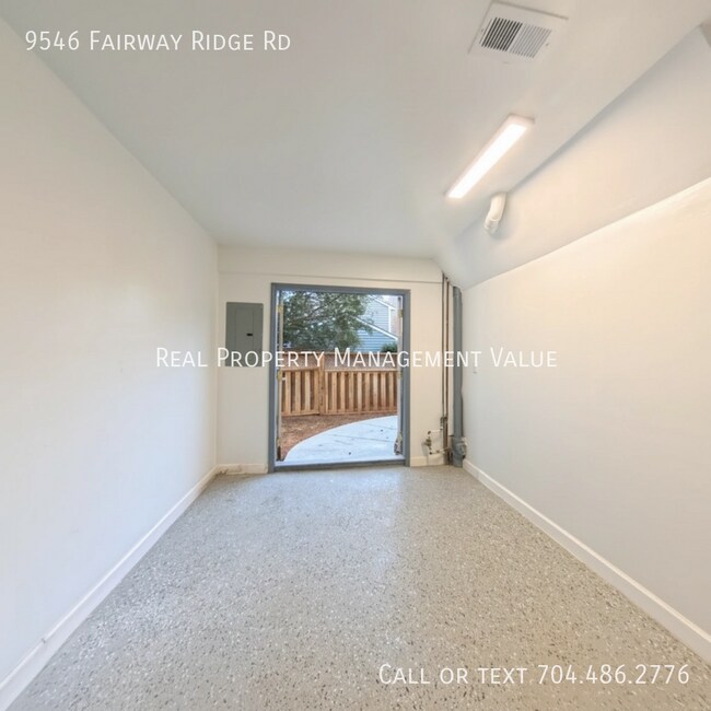 Building Photo - 9546 Fairway Ridge Rd