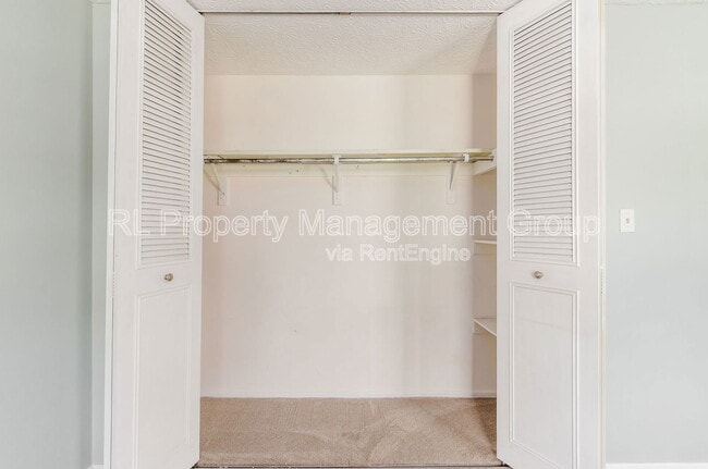 Building Photo - 66 Haddam Pl E