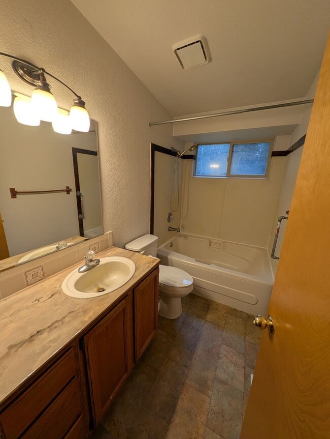 Building Photo - Southworth Hideaway Available Now! Small Pets Okay! 2 Br for Rent!