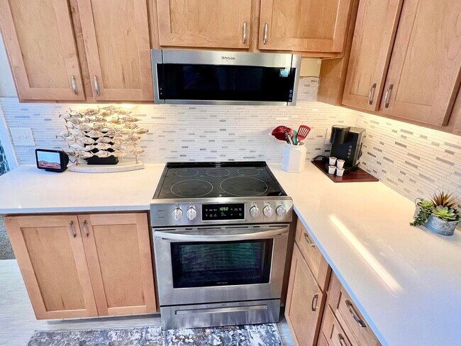 Building Photo - 2590 First St