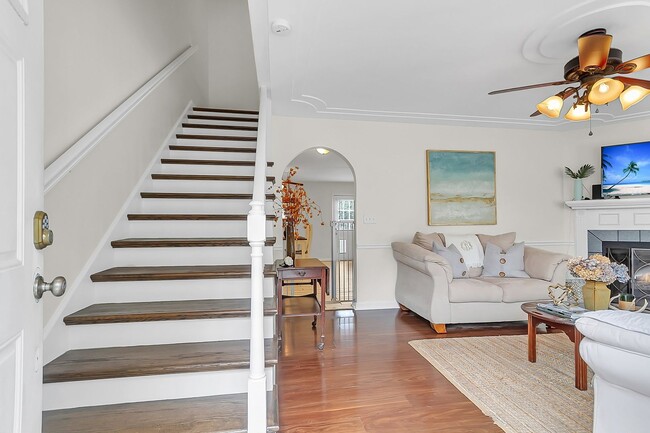 Building Photo - Beautiful 3-Bedroom Home in the Heart of Charleston!