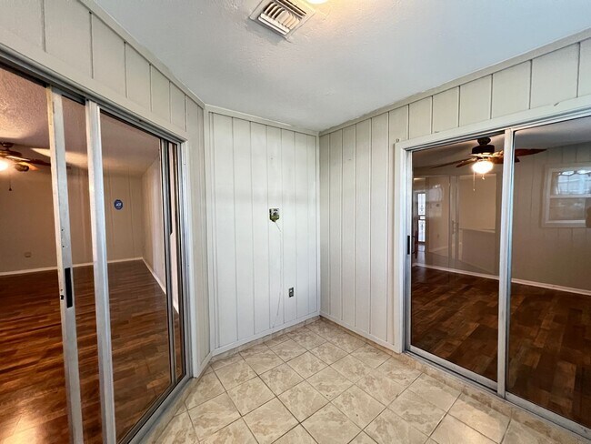 Building Photo - Charming 2-Bedroom, 2-Bathroom Home in a Tranquil Leesburg Community with Open Garage and Versati...