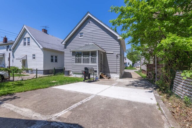 Building Photo - 19620 Ormiston Ave