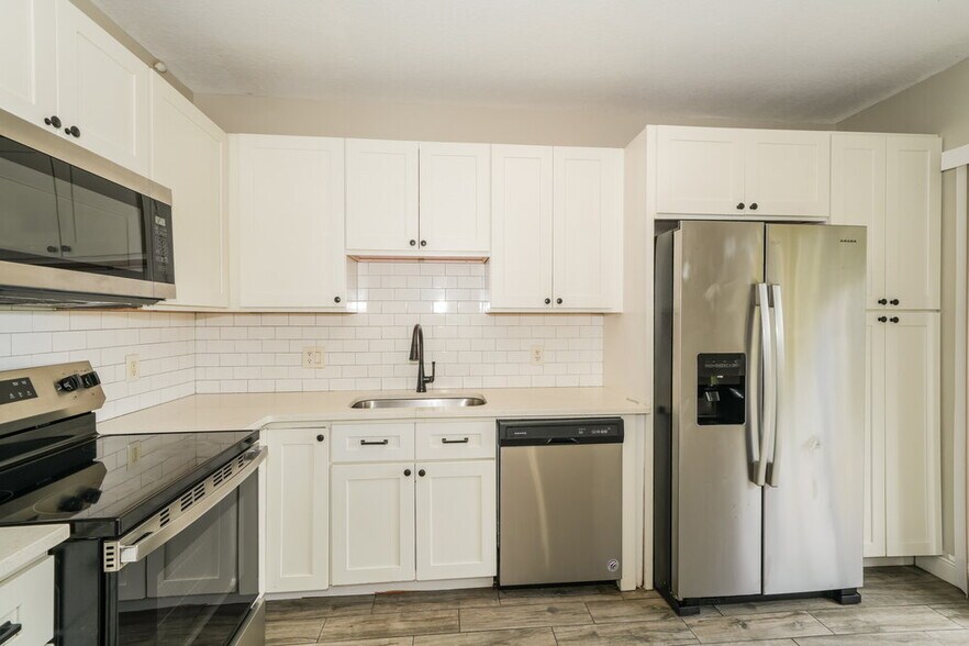 Building Photo - 18034 Birdwater Dr