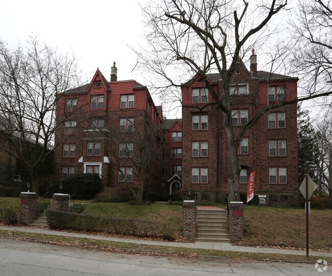 Building Photo - Park Spring Manor
