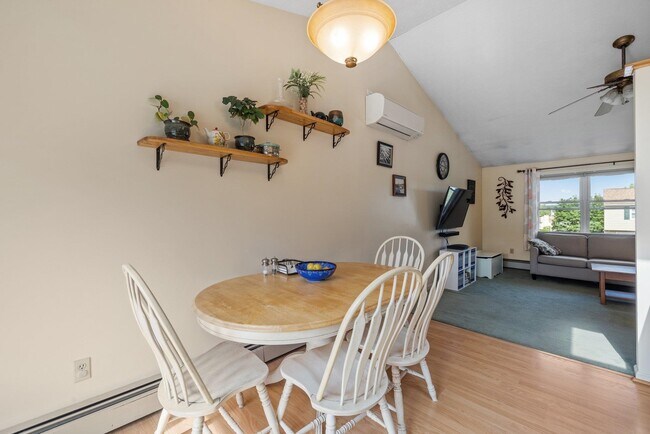 Building Photo - 94 Pullman St