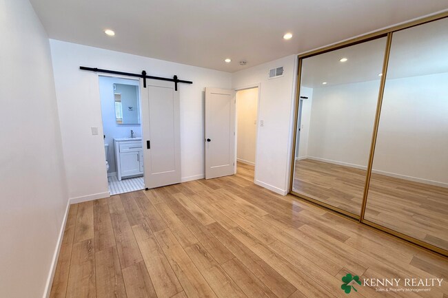 Building Photo - Recently Remodeled 3 Bedroom Corner Home i...