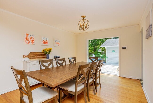 Building Photo - 2 Tims Trail