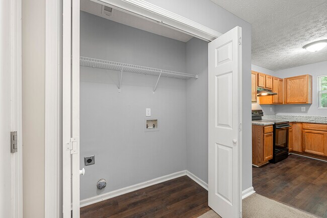 Building Photo - 1526 Venetian Dr SW