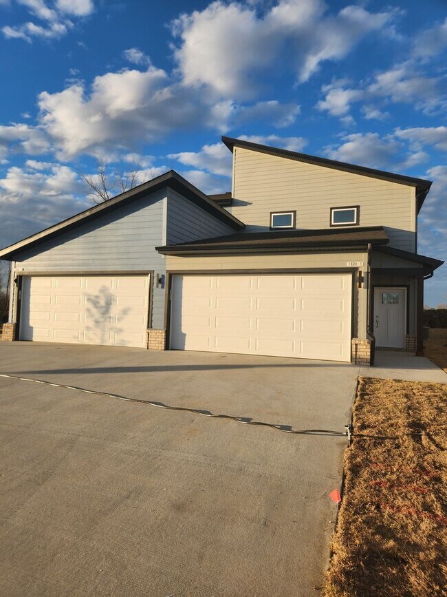 Building Photo - POIGAI ESTATES: BRAND NEW