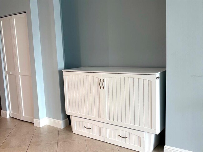 Building Photo - 7540 Bay Island Dr S