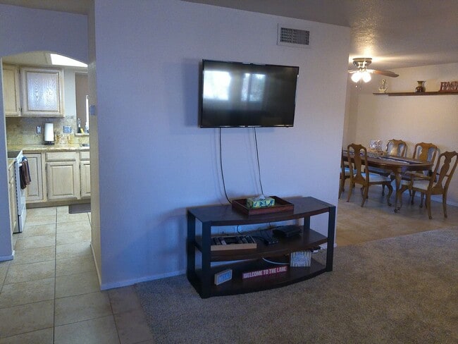 Building Photo - Seasonal  available Sept 1, 2025 to April 30,2026