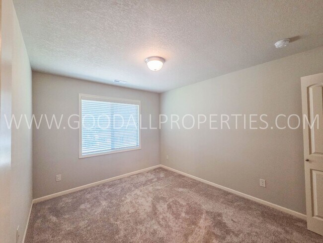 Building Photo - 4 Bed Waukee Home with Granite Counters & Covered Deck