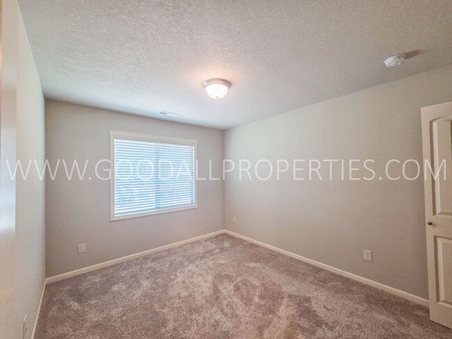 Building Photo - 885 Northview Dr