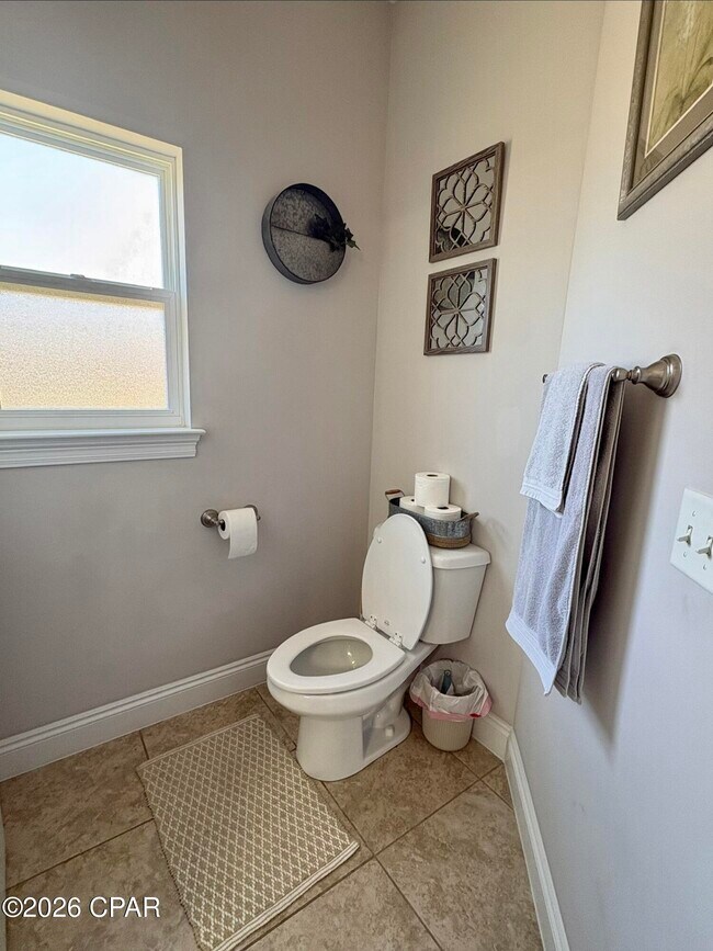 Building Photo - 801 W 17th St