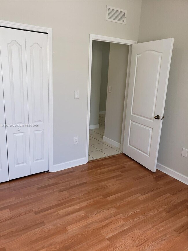 Building Photo - 1666 SE 27th Ct