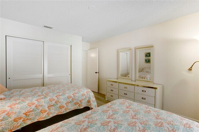 Building Photo - 15400 Cedarwood Ln