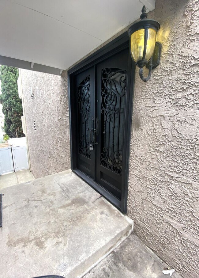 Building Photo - Completely Updated Golden Hills 3 Bdrm Plus Home!