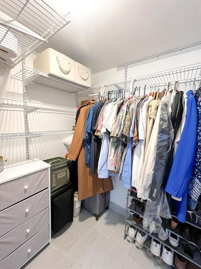 Building Photo - 1470 NE 125th Terrace