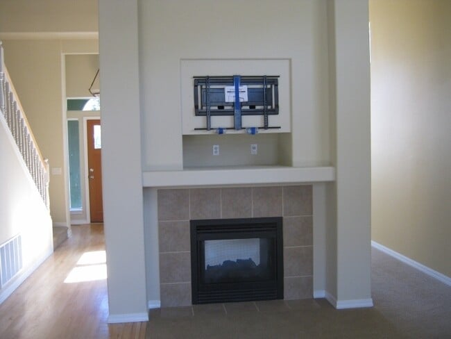 Building Photo - Gorgeous River Canyon Community Home!