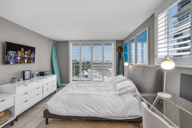 Building Photo - 1228 West Ave