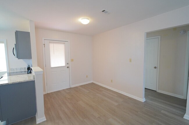 Building Photo - 3178 N Ridge Rd