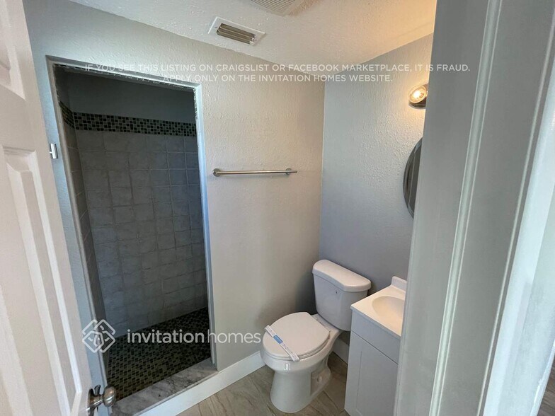 Building Photo - 6231 Seabreeze Dr