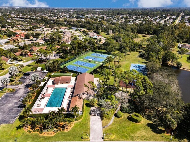 Building Photo - 8515 Lakepoint Ct