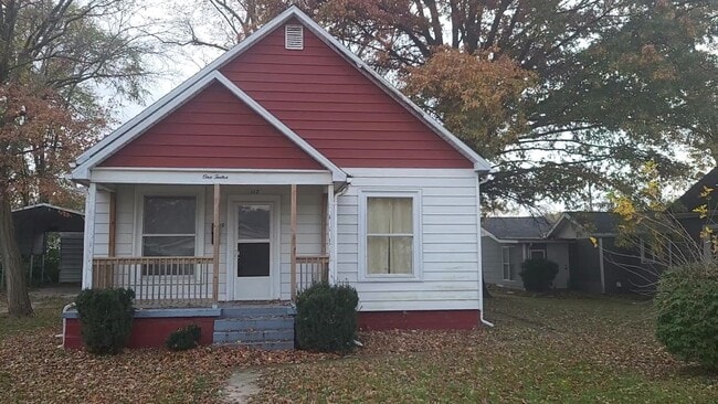 Building Photo - Newly Remodeled 2 Bedroom Home with Garage – Available Now!