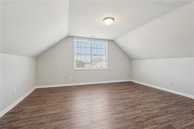 Building Photo - 516 College Dr