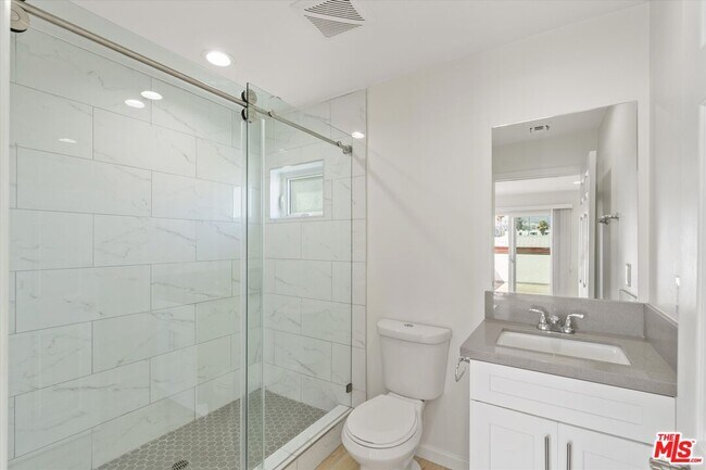 Building Photo - 1409 N Hobart Blvd