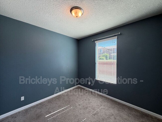 Building Photo - 2861 Walsh Loop SE
