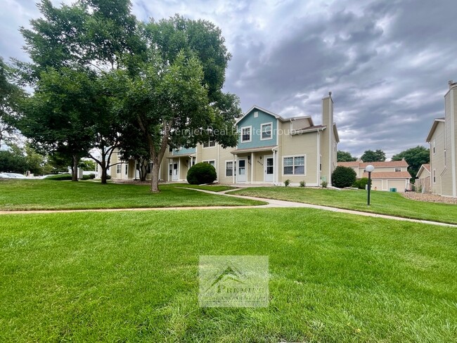 Building Photo - 8059 Lexington Park Dr