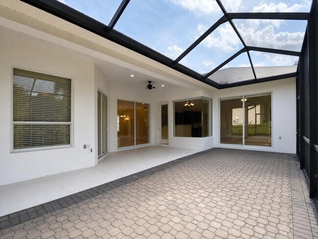 Building Photo - Now Available for Rent – 4/3 with flex room