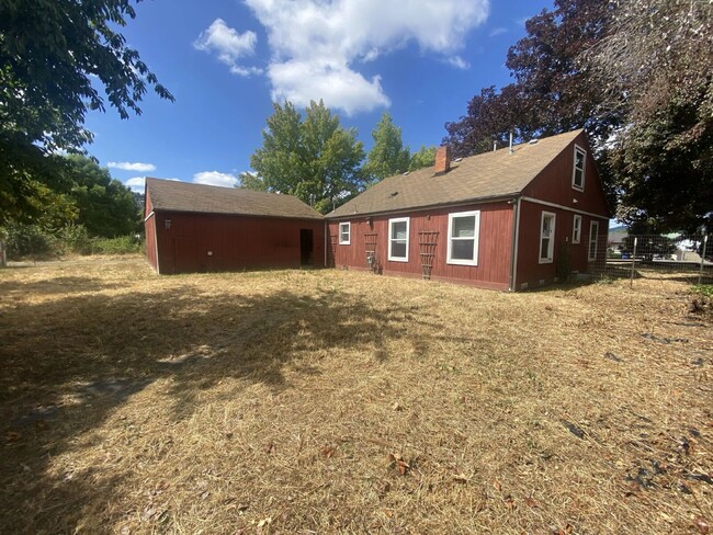 Building Photo - 310 Gregory Dr