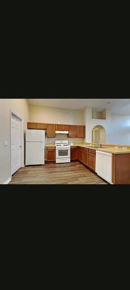 Building Photo - 6805 Waterton Dr