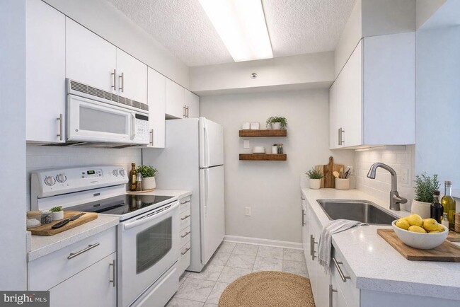 Building Photo - 601 Pennsylvania Ave NW