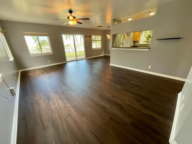 Building Photo - 4 bedroom, 2.5 bath, Mountain and Ocean Ba...