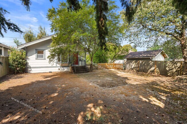 Building Photo - Pet-Friendly Portsmouth Bungalow with Fenc...